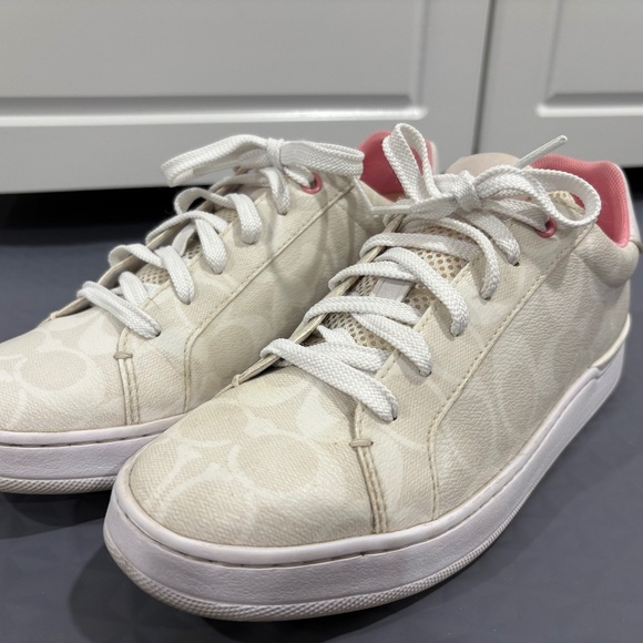 Coach white and pink sneaker - Picture 1 of 7